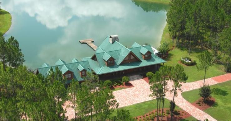A casa está localizada em Jacksonville, a cidade mais populosa da Flórida. Casas de sonho: A beleza de um rancho na Flórida com lago e cais privado (fotos)
