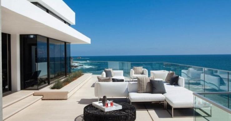 A casa está localizada em Laguna Beach, na Califórnia (EUA). Casas de sonho: Mansão contemporânea “colada” ao mar californiano (fotos)