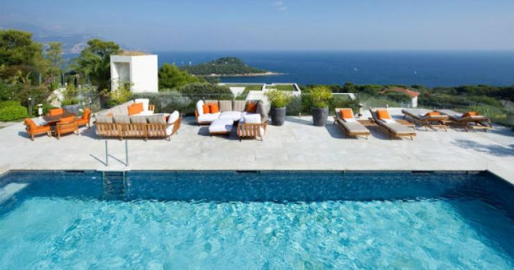 A casa está localizada em Saint-Jean-Cap-Ferrat, no sudeste de França. Casas de sonho: Flutuar sobre o mar numa mansão de vidro em França (fotos)