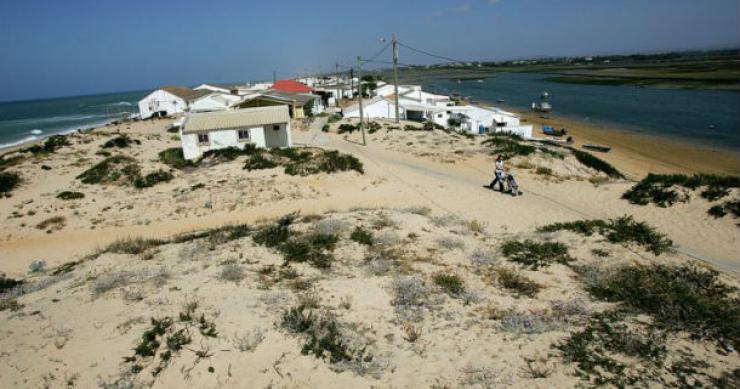 Governo quer demolir 800 casas clandestinas no Algarve