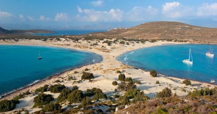 Está à venda a ilha mais bonita do Mediterrâneo (fotos)