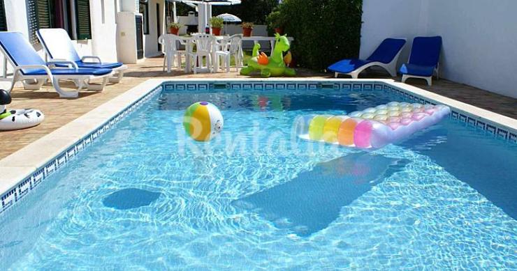 Casas de fim de semana: Vivenda com piscina e perto da praia no Algarve (fotos)