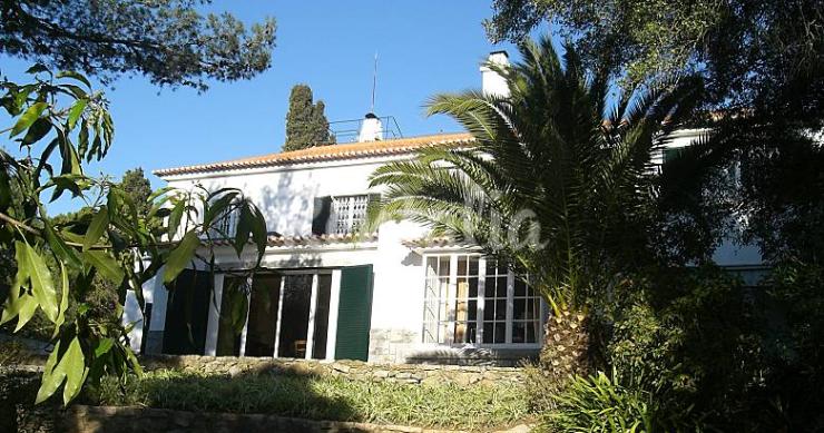 Casas de fim de semana: Vivenda com piscina a 500 metros da praia em Cascais (fotos) 