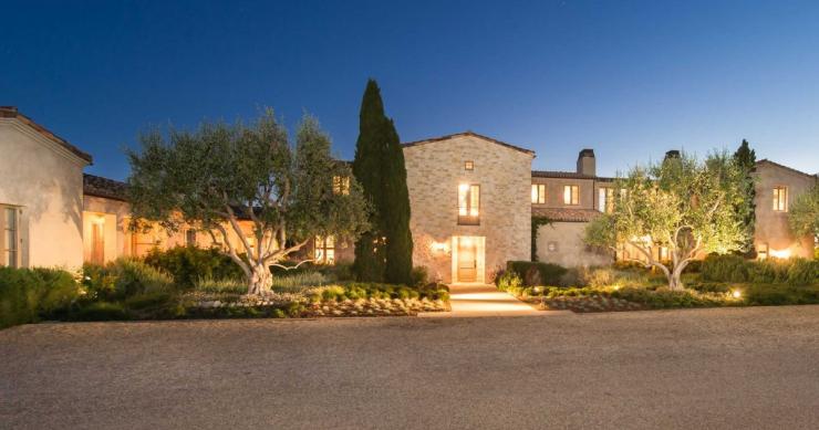 Casas de sonho: Viver numa mansão em Malibu inspirada na “Betcave” (fotos)