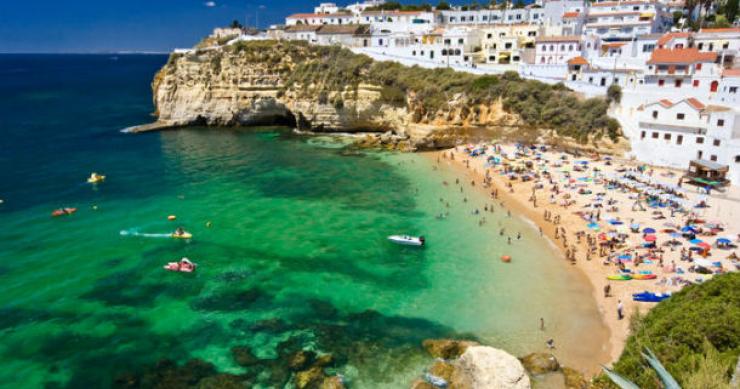  Donos de casas no Algarve preocupados com nova Lei costeira 