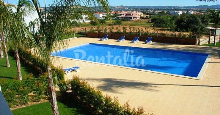Casas de fim de semana: Entrar no verão num condomínio com piscina e perto do mar
