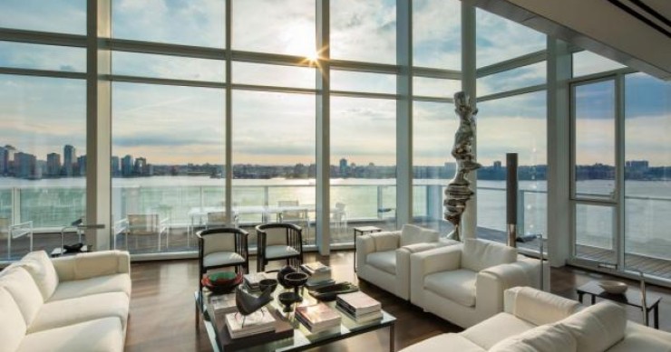 Casas de sonho: Apartamento com paredes de vidro junto ao rio Hudson em Manhattan (fotos) 