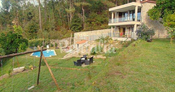 Casas de fim de semana: Escapadela com piscina e jacuzzi no coração do Minho (fotos) 