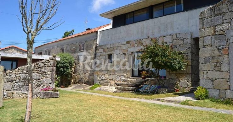 Casas de fim de semana: Refúgio de inverno numa casa de pedra em Viana do Castelo (fotos) 