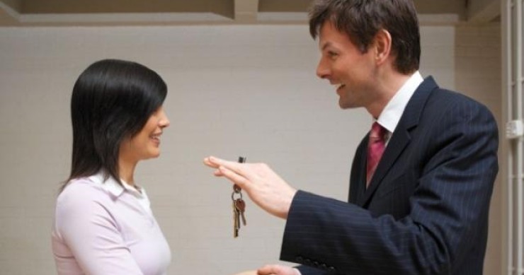 As 5 perguntas que deves fazer ao agente imobiliário quando visitas a casa que queres comprar 