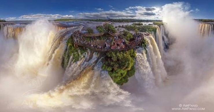 Vista áerea das Cataratas de Iguaçu, no Brasil e na Argentina (Fotos: Airpano).