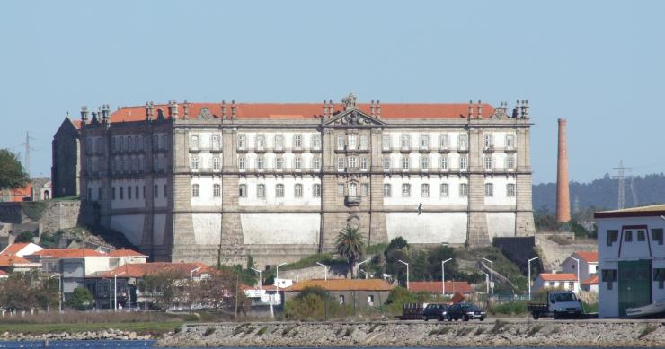 Mosteiro de Santa Clara: autarquia quer convencer Bruxelas a instalar ali um tribunal