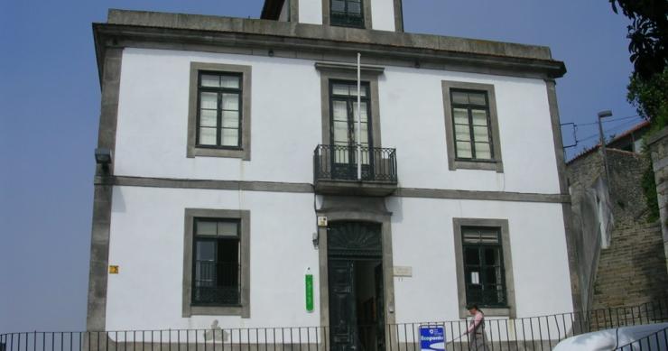 Escola de Gólgota é um dos ativos à venda pela autarquia na próxima segunda feira
