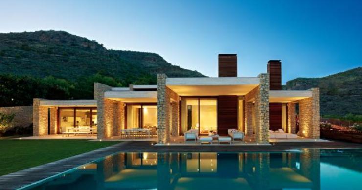 Casas de sonho: Mansão com design romano e vista para o mar em Valência (fotos)