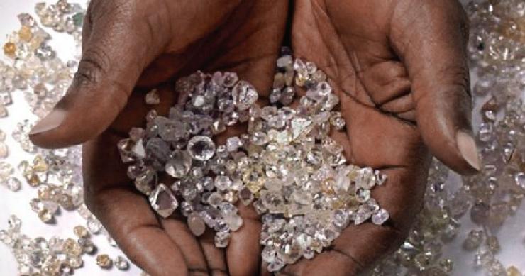 Empresa angolana de diamantes exige 6 mil milhões de dólares ao Estado português