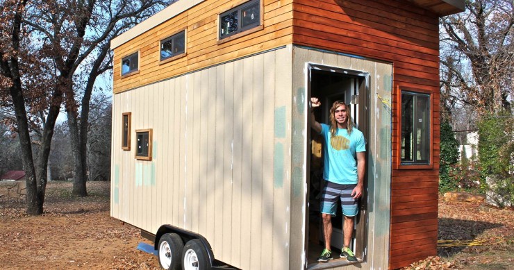 O estudante que construiu o próprio “mini-apartamento” para não arrendar casa e poder pagar a universidade 