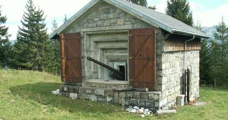 "Falsos chalets”: assim são os bunkers do exército suíço escondidos nas casas de montanha
