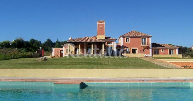 Casas de fim de semana: Um pequeno paraíso com piscina e vista para a serra em Sintra