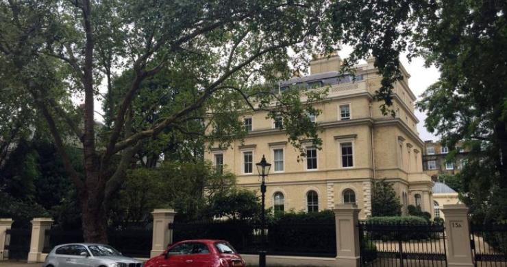 A casa está localizada na mais exclusiva e cara rua de Londres (Foto: Simon Dawson/Bloomberg News). A casa está localizada na mais exclusiva e cara rua de Londres (Foto: Simon Dawson/Bloomberg News).