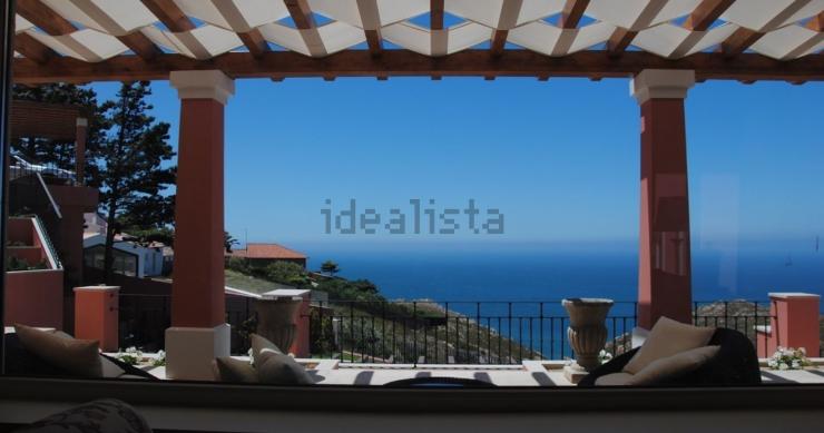 Esta espetacular moradia está localizada em Cascais e custa 3.850.000 euros. Esta espetacular moradia está localizada em Cascais e custa 3.850.000 euros.