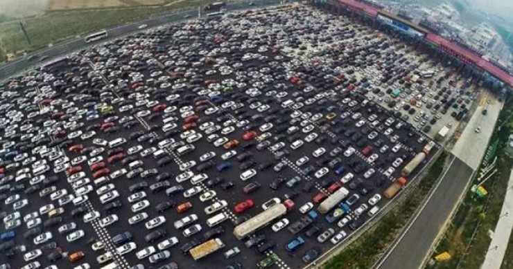 Se viajares numa ponte não te queixes do trânsito: isto é o que acontece na China quando há férias