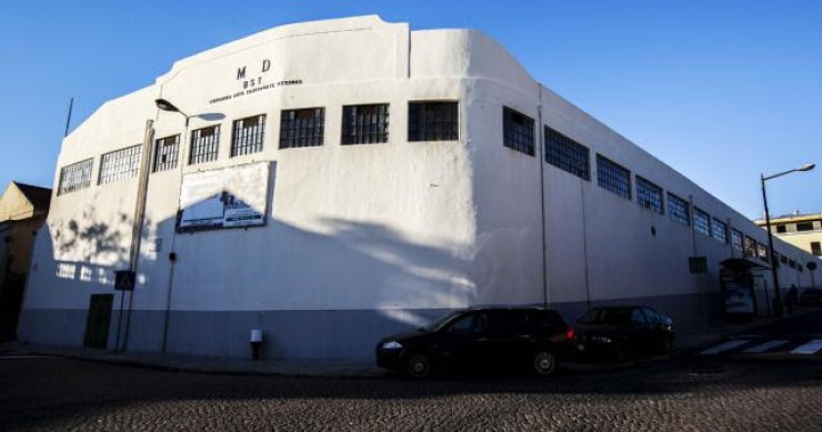 Antiga garagem militar da Ajuda, em Lisboa, foi vendida por 4,3 milhões de euros. Antiga garagem militar da Ajuda, em Lisboa, foi vendida por 4,3 milhões de euros.
