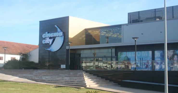 Um dos 25 cinemas mais bonitos do mundo está em Leiria e vende-se por 12,75 milhões