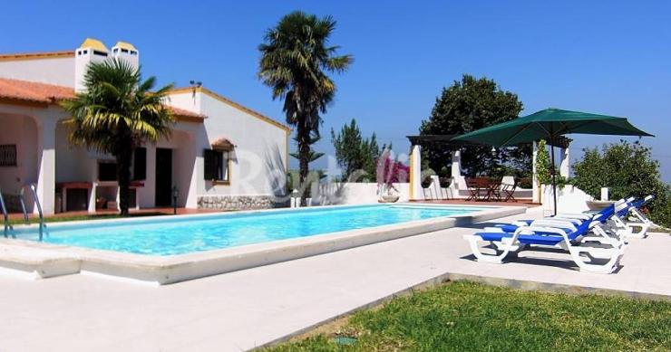 Casas de fim de semana: Vivenda com piscina e jardim em Sesimbra com vista para a Serra da Arrábida 