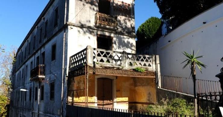 Edifício do antigo Hotel Netto está em ruínas (Foto: Câmara Municipal de Sintra).