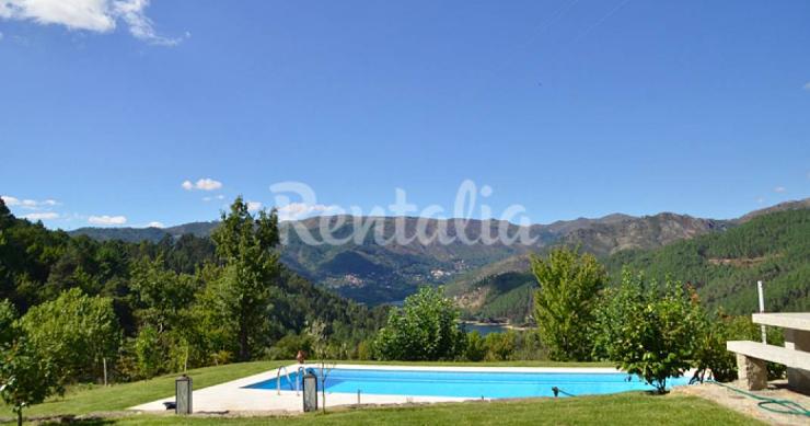 Casas de fim de semana: Quinta com piscina e vista para a montanha no Gerês