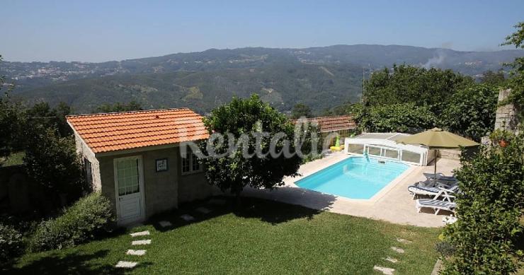 Casas de fim de semana: Refúgio de campo com vista para a serra em Sever do Vouga