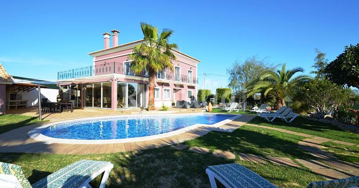 Casas de fim de semana: Escapadela com piscina e jardim no Algarve