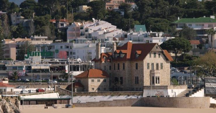 Chalet do Faial, onde funcionou o Tribunal de Cascais, está à venda pela Estamo