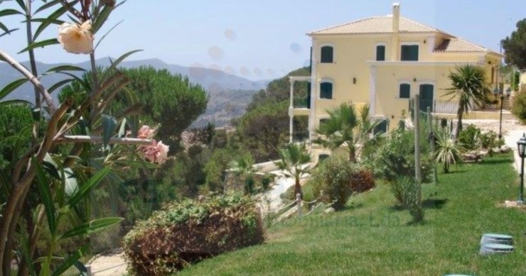 Esta espetacular casa rústica está localizada em Palmela e está à venda por 2.900.000 euros. Esta espetacular casa rústica está localizada em Palmela e está à venda por 2.900.000 euros.