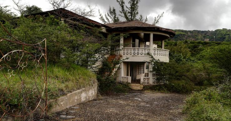 Os ricos também choram: mansões arrasadas por um vulcão na paradisíaca ilha Montserrat 