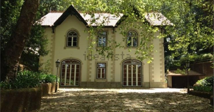 Este moderno palacete está localizado em Sintra e custa 6.500.000 euros. Este moderno palacete está localizado em Sintra e custa 6.500.000 euros.