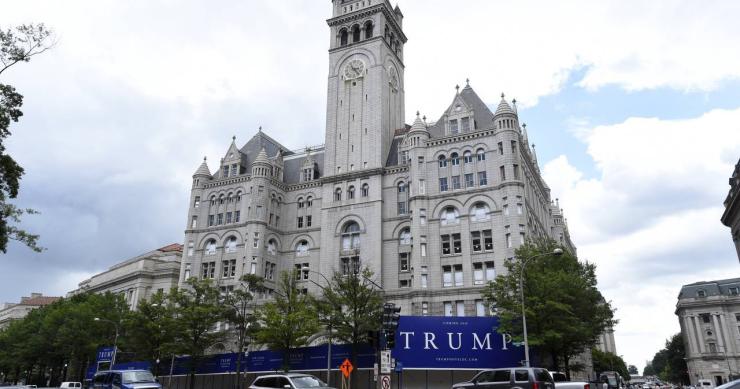 O novo e opulento hotel de Donald Trump que está a escassos metros da Casa Branca 