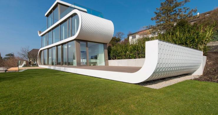 Casas de sonho: Mansão futurista em forma de escorrega com vista para um lago suíço 