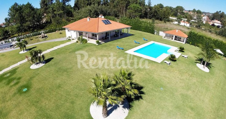Casas de fim de semana: Mansão com piscina e jardim em plena natureza em Viana do Castelo