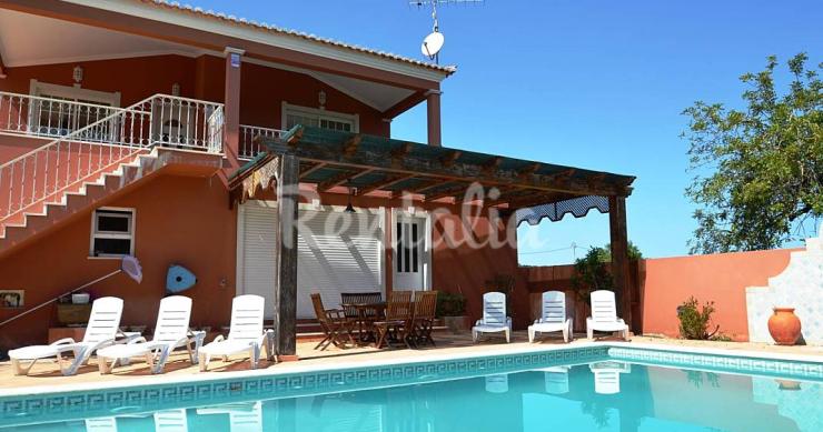 Casas de fim de semana: Fugir da cidade e relaxar numa mansão com piscina no Algarve