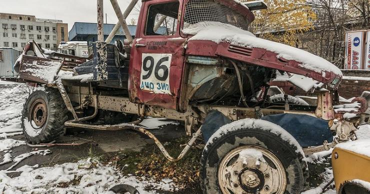 A beleza do morto: uma antiga fábrica de automóveis soviética abandonada