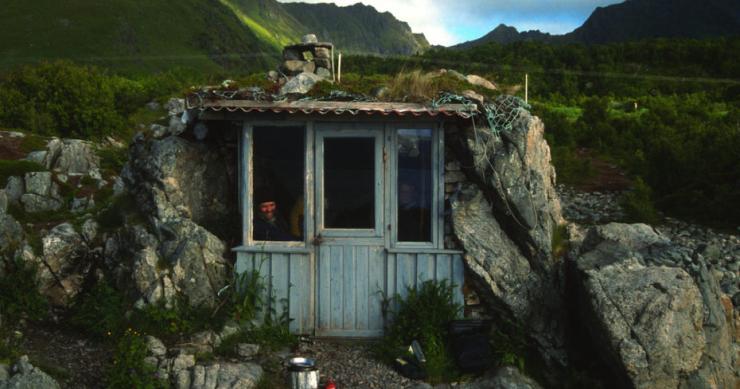 O mistério da “casa-caverna” mais viral da internet 