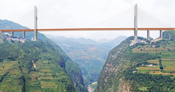 'Mega obras' pelo mundo: a ponte mais alta do planeta acaba de abrir na China