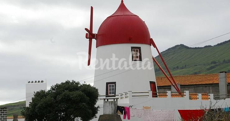 Casas de fim de semana: Dormir num moinho com vista para o mar nos Açores