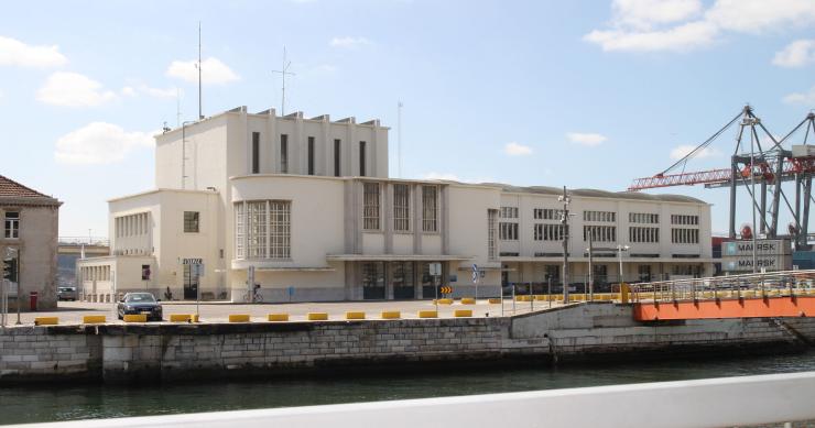 Edifício no Porto de Lisboa reabilitado para acolher pólo de indústrias criativas