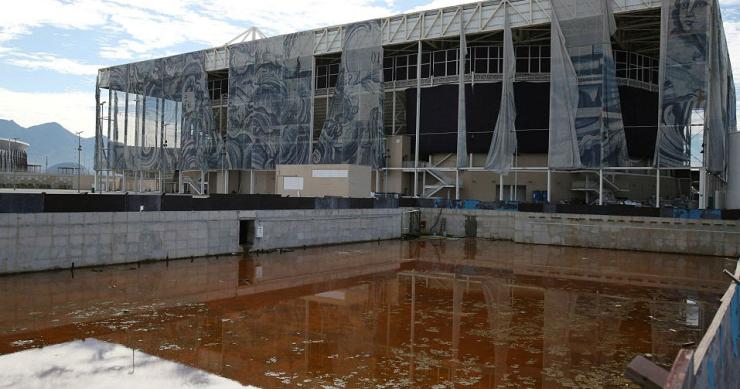A aldeia olímpica do Rio de Janeiro apodrece... cinco meses depois do fim dos Jogos Olímpicos