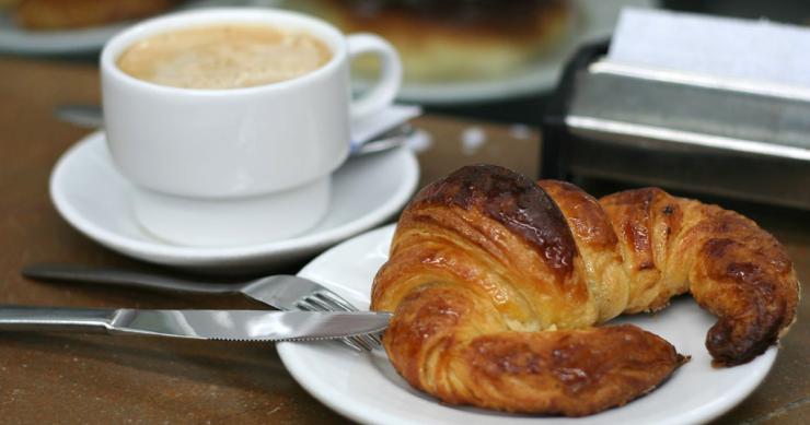 Quantas horas tens de trabalhar para pagar o pequeno-almoço?