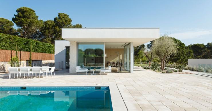 Casas de sonho: Mansão de design a 50 metros da praia e das ruínas romanas de Ampúrias