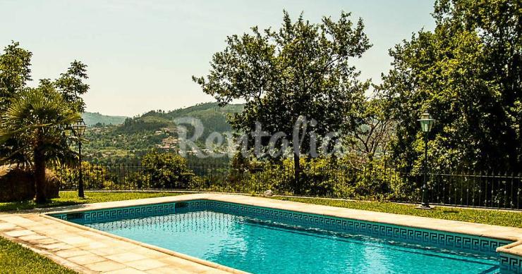 Casas de fim de semana: Abraçar a natureza numa quinta com piscina de água salgada 