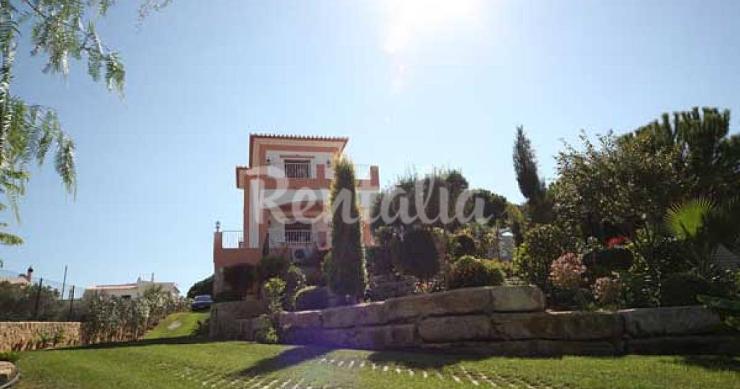 Casas de fim de semana: Uma vivenda com piscina e oito quartos em Albufeira 